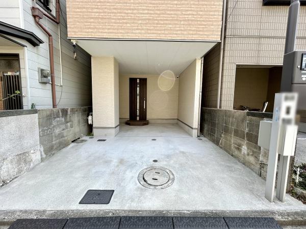 堺市堺区香ヶ丘町1丁　中古戸建 現地写真（駐車場）