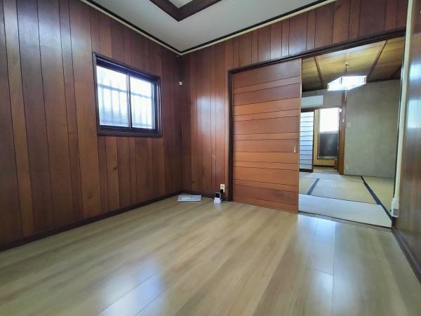 京都市右京区山ノ内宮脇町　中古戸建 内観写真（リビング以外の居室）