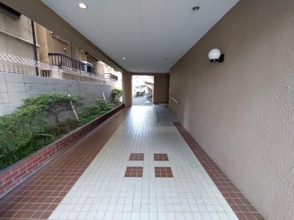 ドムール加美西公園 共用部写真（エントランス）