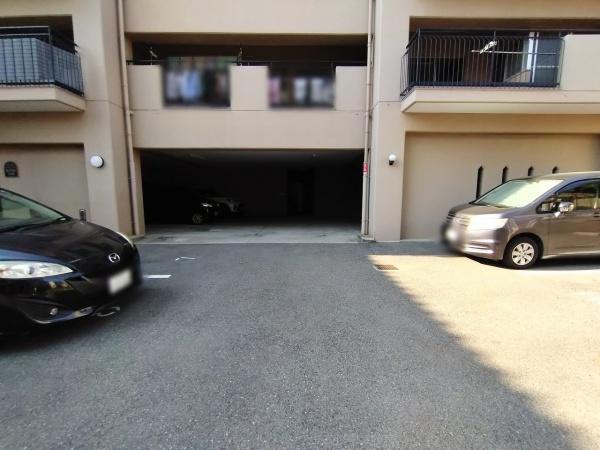 ドムール加美西公園 共用部写真（駐車場）