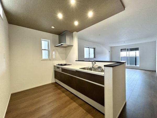 堺市北区長曽根町2号棟　新築戸建 内観写真（キッチン）