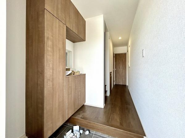 堺市北区長曽根町2号棟　新築戸建 現地写真（玄関）