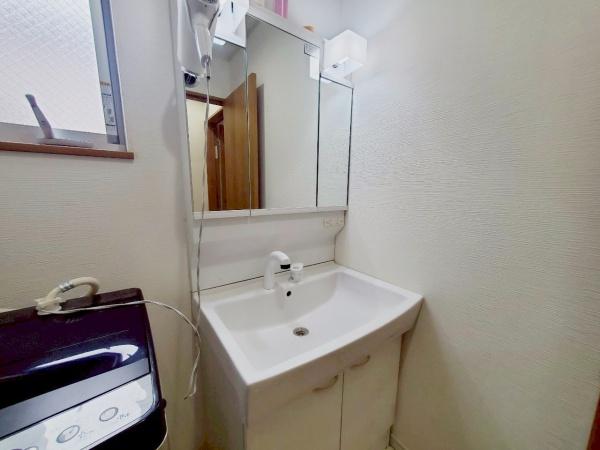 大阪市西成区松3丁目　中古戸建 内観写真（洗面台・洗面所）