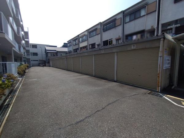 阪神住建グランドヴィラ淀川A棟 共用部写真（駐車場）