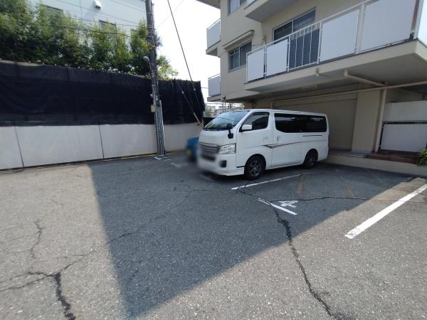 阪神住建グランドヴィラ淀川A棟 共用部写真（駐車場）