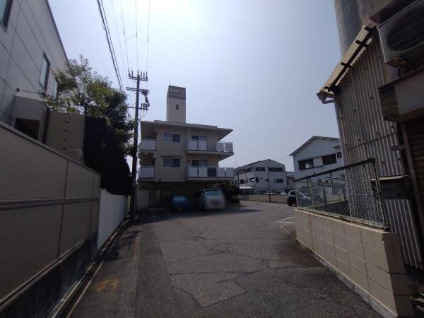 阪神住建グランドヴィラ淀川A棟 共用部写真（駐車場）