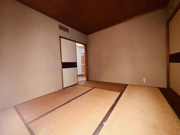 堺市南区庭代台4丁　中古戸建 内観写真（リビング以外の居室）