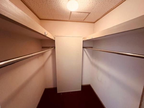 堺市南区庭代台4丁　中古戸建 内観写真（収納）