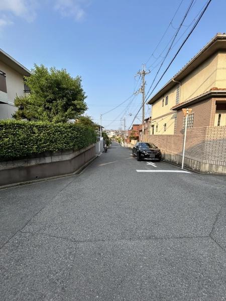 羽曳野市羽曳が丘西6丁目　中古戸建 現地写真（前面道路含む現地写真）