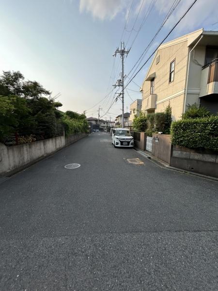羽曳野市羽曳が丘西6丁目　中古戸建 現地写真（前面道路含む現地写真）
