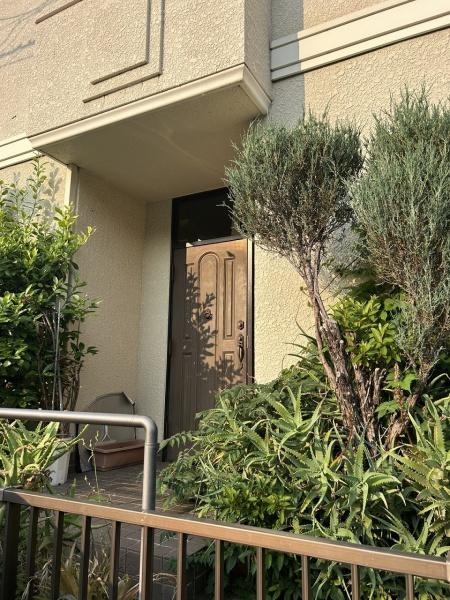 羽曳野市羽曳が丘西6丁目　中古戸建 現地写真（玄関）