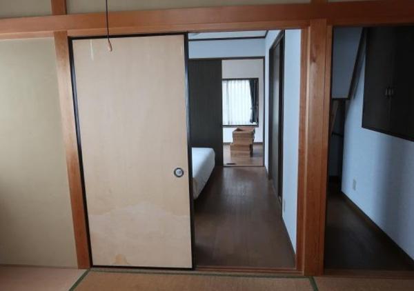 京都市右京区太秦袴田町　中古戸建 内観写真（リビング以外の居室）