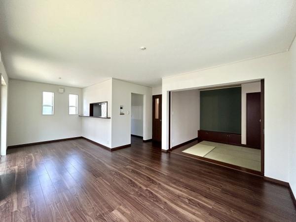 堺市南区晴美台3丁　中古戸建 内観写真（リビング）