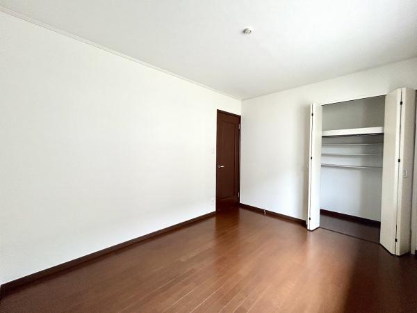 堺市南区晴美台3丁　中古戸建 内観写真（リビング以外の居室）