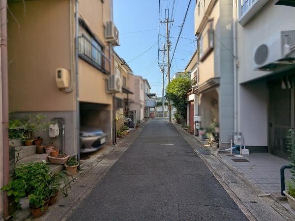京都市右京区嵯峨天龍寺油掛町　中古テラスハウス 現地写真（前面道路含む現地写真）