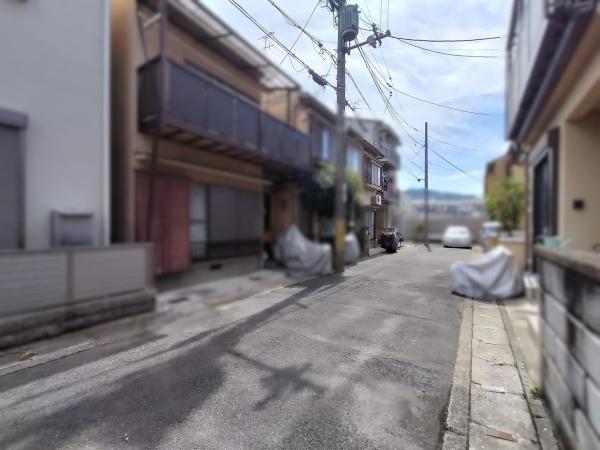 京都市右京区嵯峨野千代ノ道町　中古戸建 現地写真（前面道路含む現地写真）