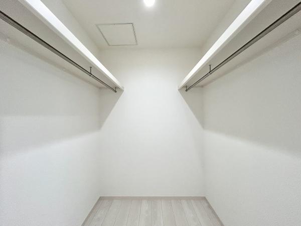 堺市東区北野田　新築戸建 内観写真（収納）