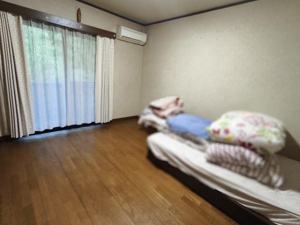 京都市伏見区深草谷口町　中古戸建 内観写真（リビング以外の居室）