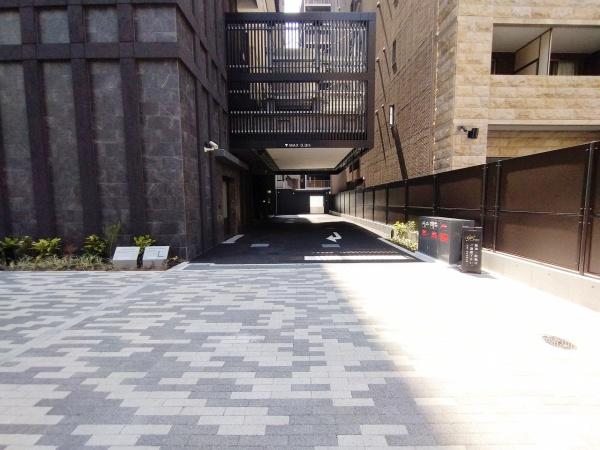 ジオタワー堺筋本町 共用部写真（駐車場）