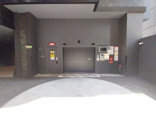 ジオタワー堺筋本町 共用部写真（駐車場）