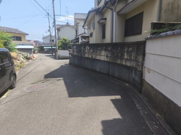 京都市右京区花園岡ノ本町　古家付売土地 現地写真（前面道路含む現地写真）