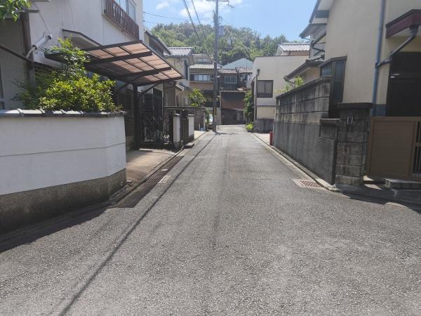 京都市右京区花園岡ノ本町　古家付売土地 現地写真（前面道路含む現地写真）