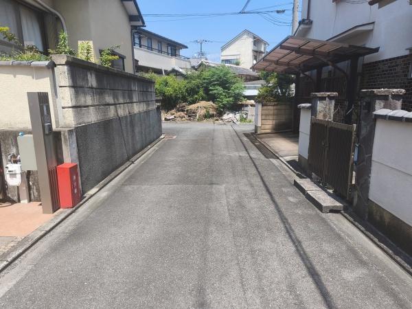 京都市右京区花園岡ノ本町　古家付売土地 現地写真（前面道路含む現地写真）