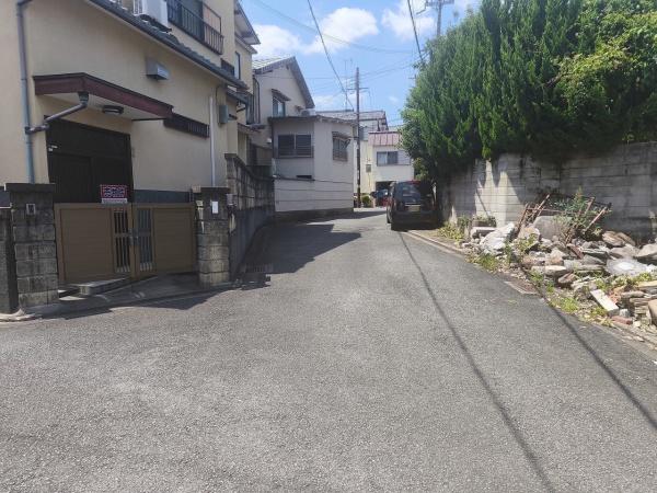 京都市右京区花園岡ノ本町　古家付売土地 現地写真（前面道路含む現地写真）