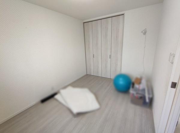 大阪市此花区春日出中2丁目　中古戸建 内観写真（リビング以外の居室）