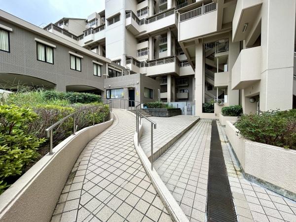 少女の赤い帽子泉北深井 その他