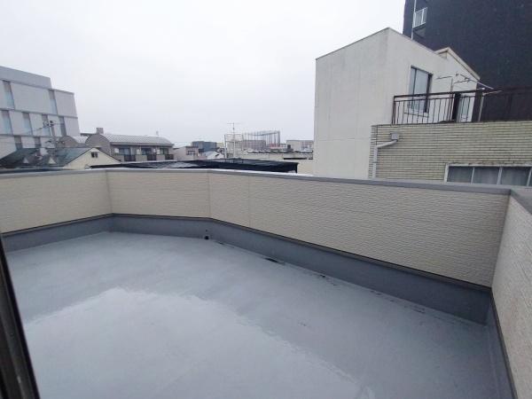大阪市東淀川区上新庄3丁目　中古戸建 現地写真（バルコニー）