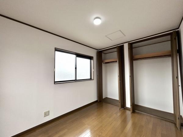 堺市美原区菅生　中古戸建 内観写真（リビング以外の居室）
