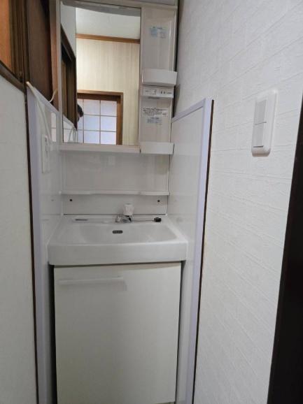 堺市西区浜寺石津町西4丁　中古テラス 内観写真（洗面台・洗面所）