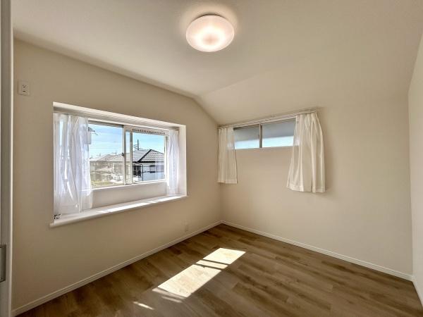 堺市美原区さつき野東3丁　中古戸建 内観写真（リビング以外の居室）