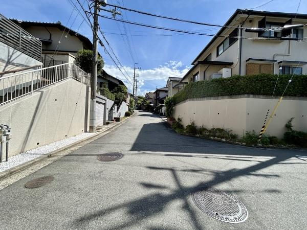 堺市美原区さつき野東3丁　中古戸建 現地写真（前面道路含む現地写真）