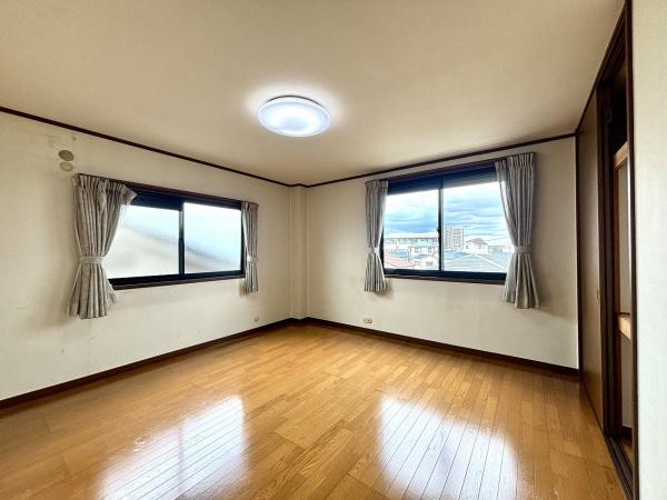 堺市西区浜寺石津町中3丁　中古戸建 内観写真（リビング以外の居室）