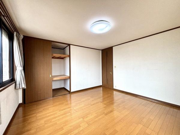 堺市西区浜寺石津町中3丁　中古戸建 内観写真（リビング以外の居室）