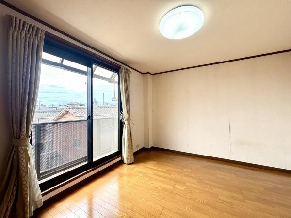 堺市西区浜寺石津町中3丁　中古戸建 内観写真（リビング以外の居室）
