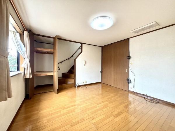 堺市西区浜寺石津町中3丁　中古戸建 内観写真（リビング以外の居室）