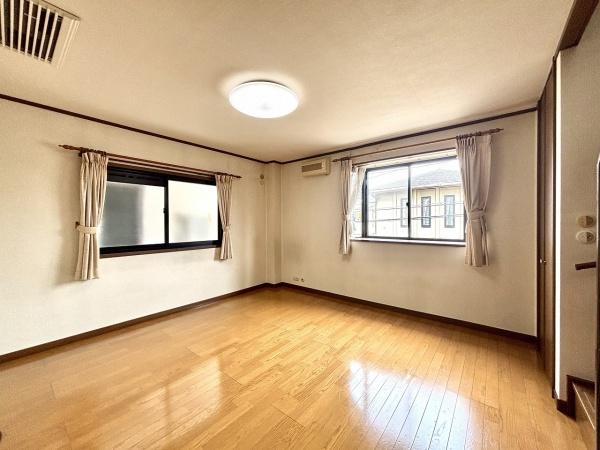 堺市西区浜寺石津町中3丁　中古戸建 内観写真（リビング以外の居室）