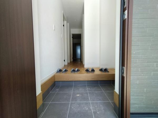 京都市東山区泉涌寺東林町　2号棟　新築戸建 現地写真（玄関）