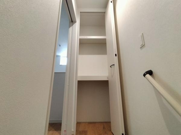 京都市東山区泉涌寺東林町　2号棟　新築戸建 内観写真（収納）