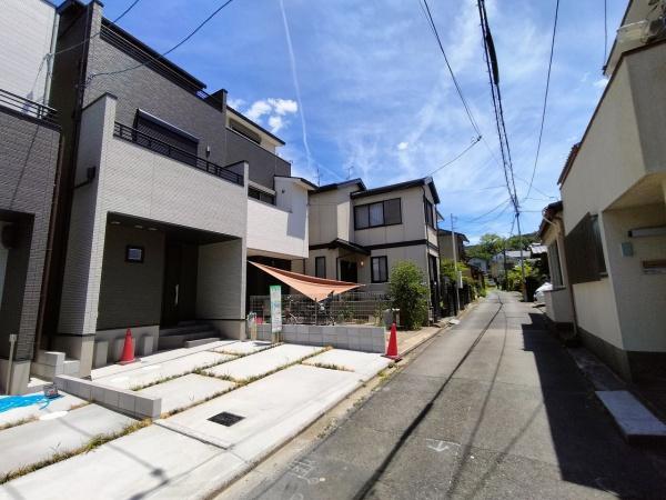 京都市東山区泉涌寺東林町　2号棟　新築戸建 現地写真（前面道路含む現地写真）