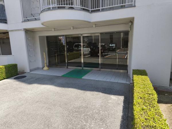 山科音羽マンションA棟1階・2階 共用部写真（エントランス）