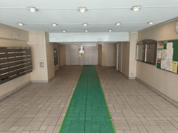 山科音羽マンションA棟1階・2階 共用部写真（エントランス）