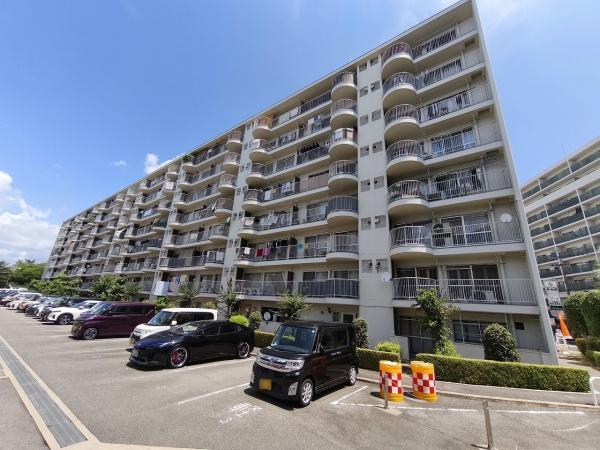 山科音羽マンションA棟1階・2階 共用部写真（駐車場）