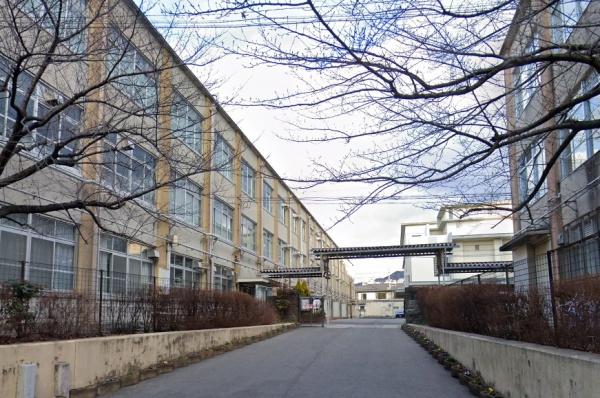 山科音羽マンションA棟1階・2階 中学校
