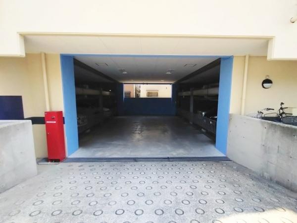 ベル・アーバニティ北花田 共用部写真（駐車場）
