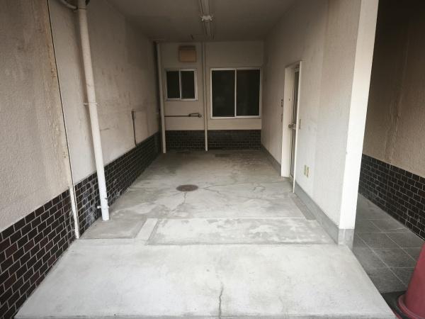 京都市伏見区西大文字町　中古戸建 現地写真（駐車場）