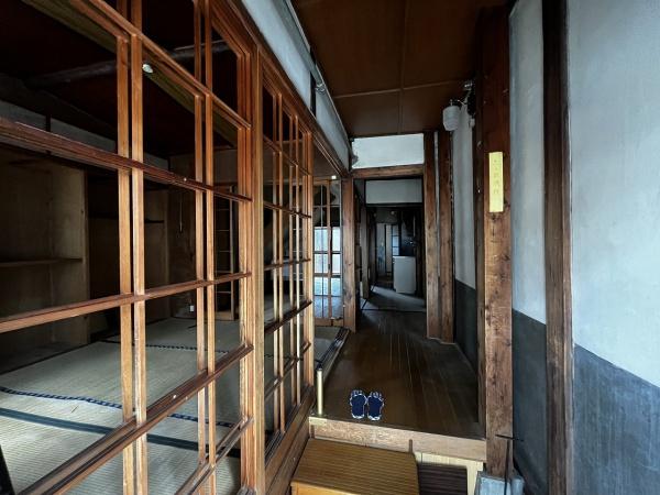 京都市上京区東西俵屋町　中古テラスハウス 現地写真（玄関）